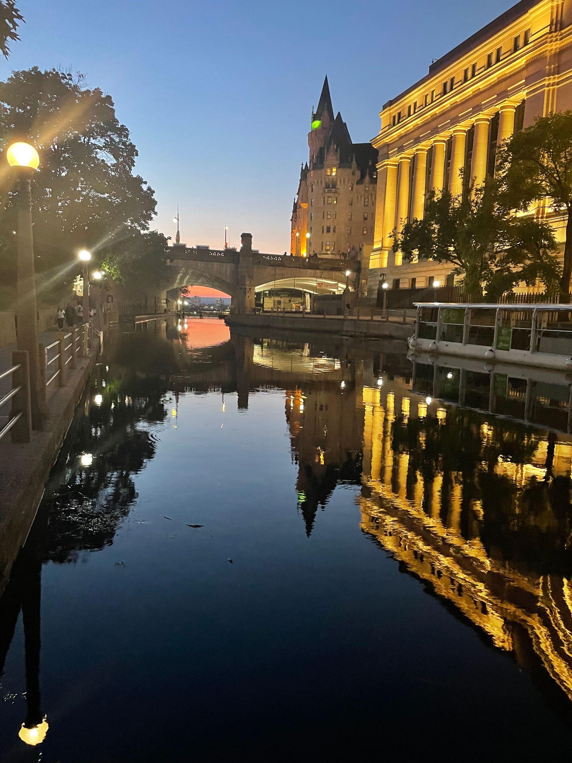 A weekend in Ottawa (Fall Romance Edition)